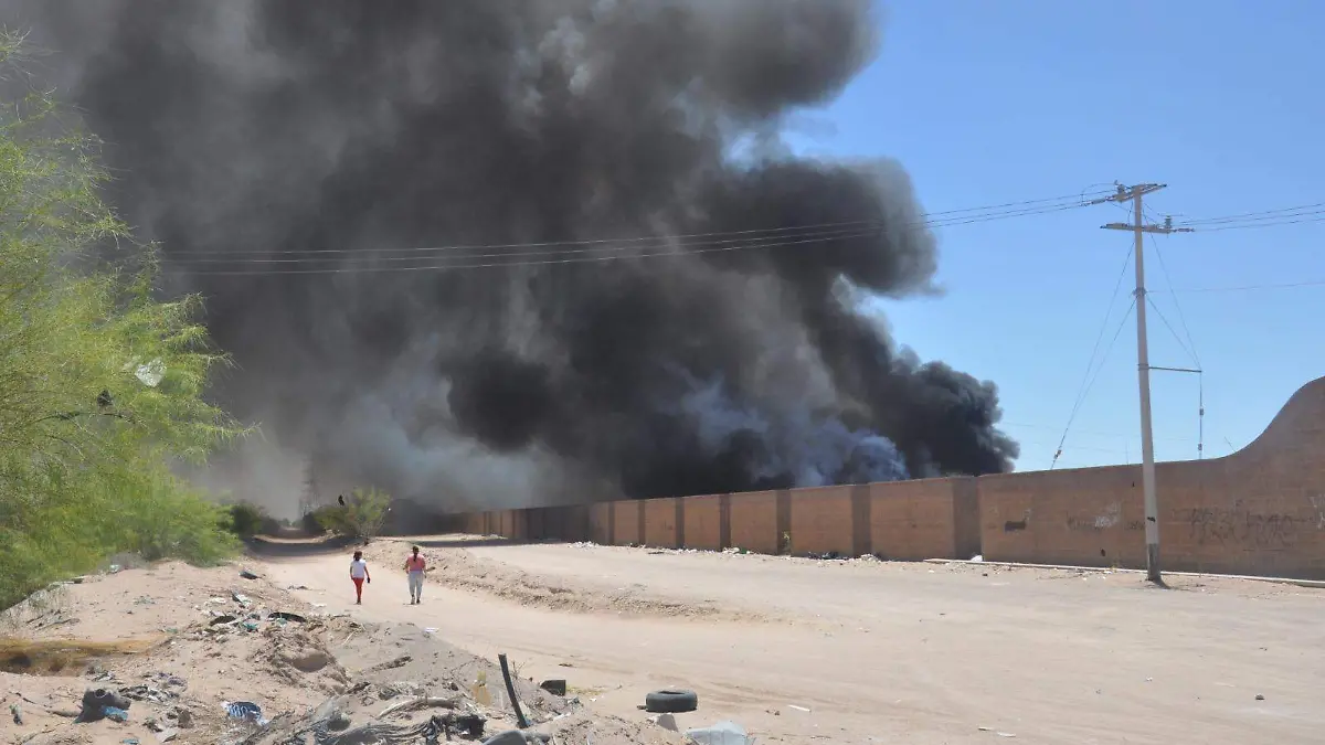 Otro incendio de basura fue combatido en la empresa Met Plas que se ubica por calle 26 y canal de la Mesa Arenosa. Participaron Bomberos Municipales que recibieron el apoyo de los Bomberos Rurales y Bomberos Voluntarios